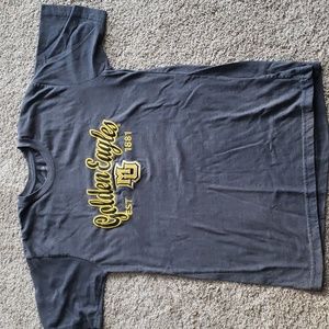 Men's Marquette Golden Eagles Cadre Gray Short Sleeve Embroidered T-Shirt Sz. L
